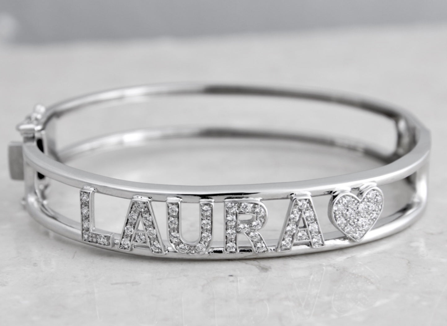 Bracciale personalizzato in oro bianco 18k e diamanti naturali