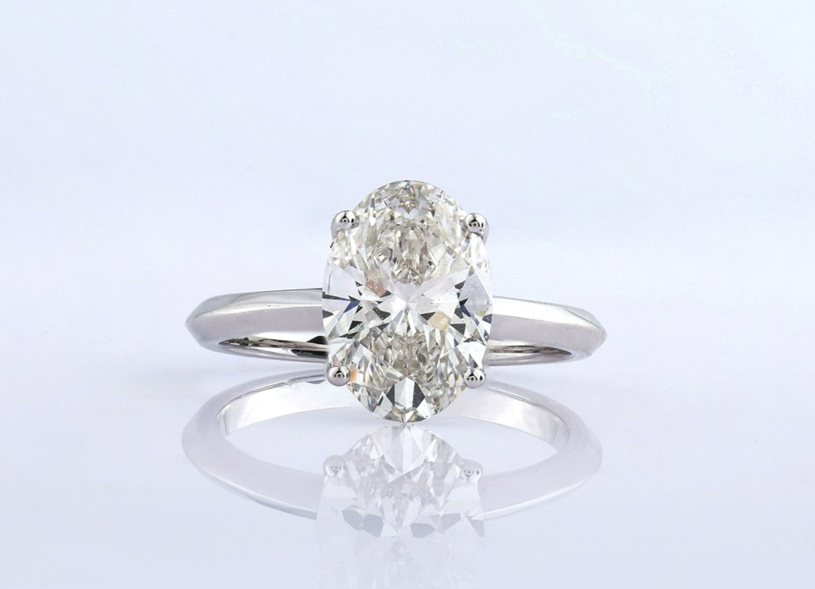 Anello solitario in oro bianco 18k e diamante naturale taglio ovale  2.00ct
