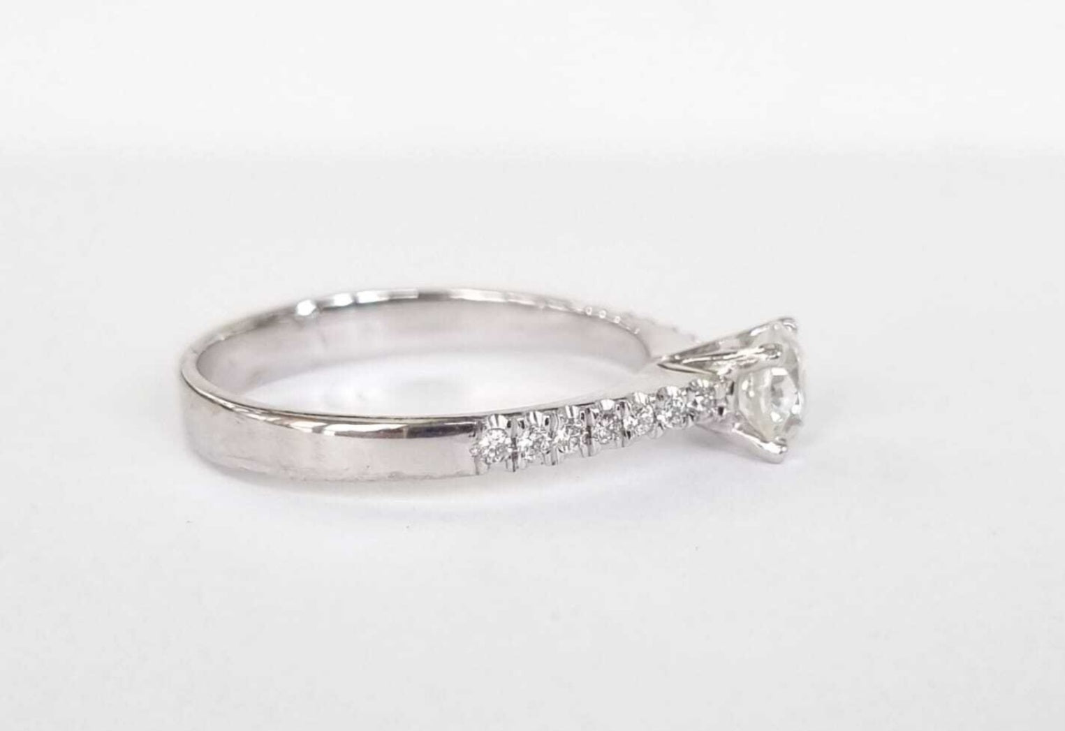 Anello fidanzamento in oro bianco 18k e diamanti naturali certificato igi 1.00ct