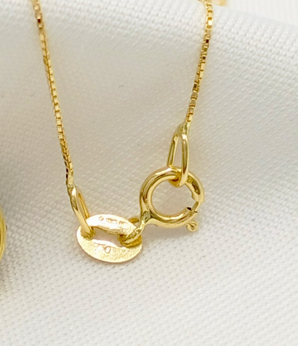 Collana in oro bianco 18k e diamanti naturali e zaffiro naturale 1.80ct