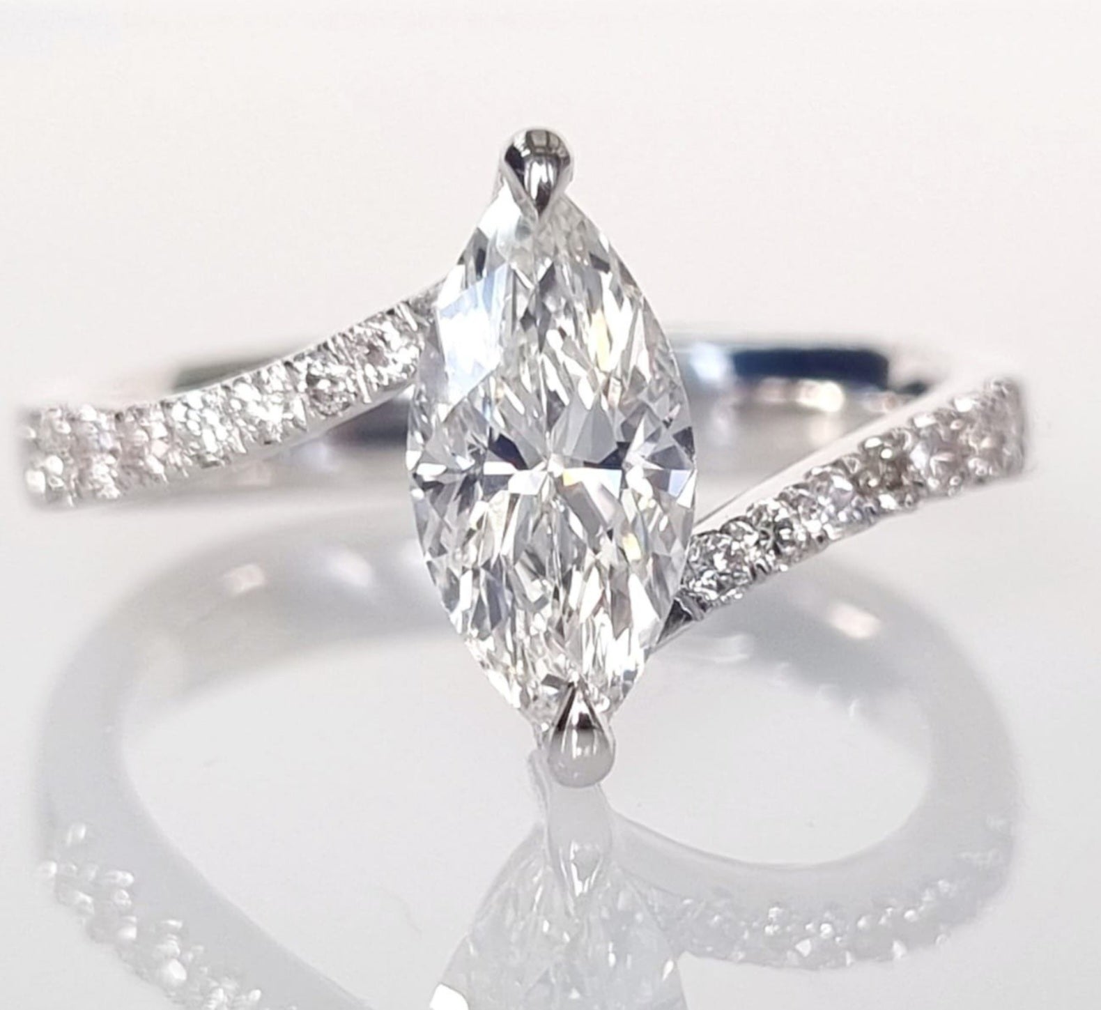 Anello - 18 carati Oro bianco - 0.65ct. tw. Diamante (Naturale)