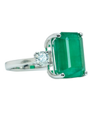Anello trology in oro bianco e smeraldo 8.60 ct  e diamanti naturali 0.70ct