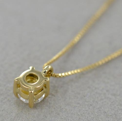 ciondolo punto luce  in oro giallo 18k e diamante naturale 0,50 ct