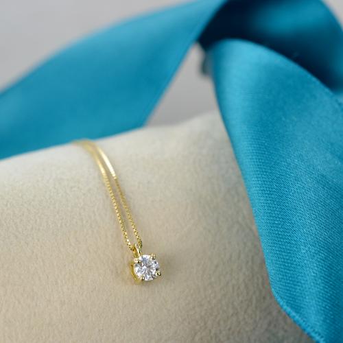 ciondolo punto luce a cipollina in oro giallo 18k e diamante naturale  0,30 ct