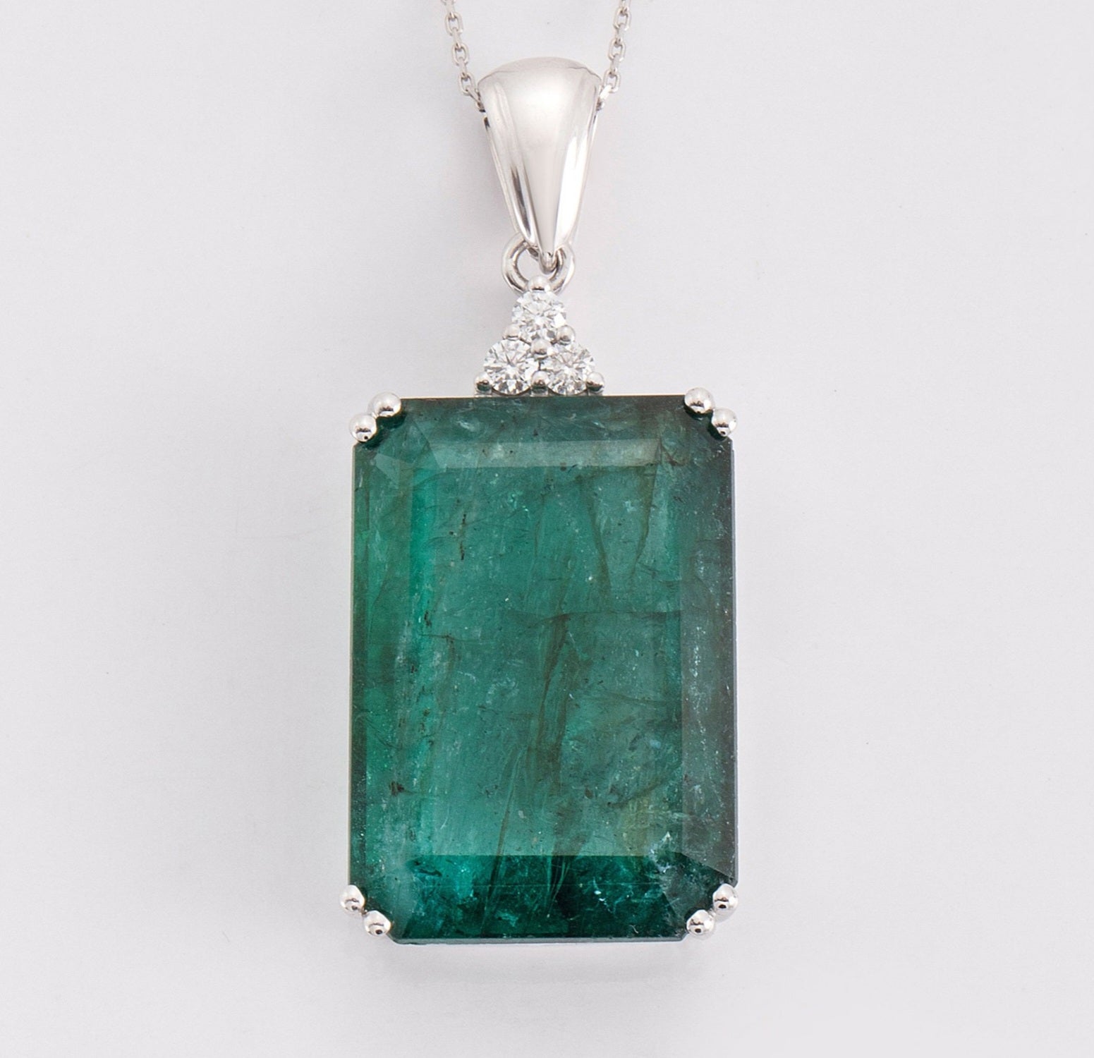 Collana in oro bianco 18k con smeraldo naturale colombiano 5.20ct