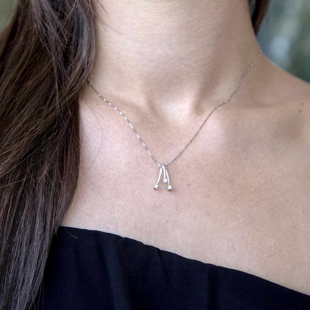 Collana con pendente trilogy con 0.30ct Diamanti Naturali  in oro bianco 18kt