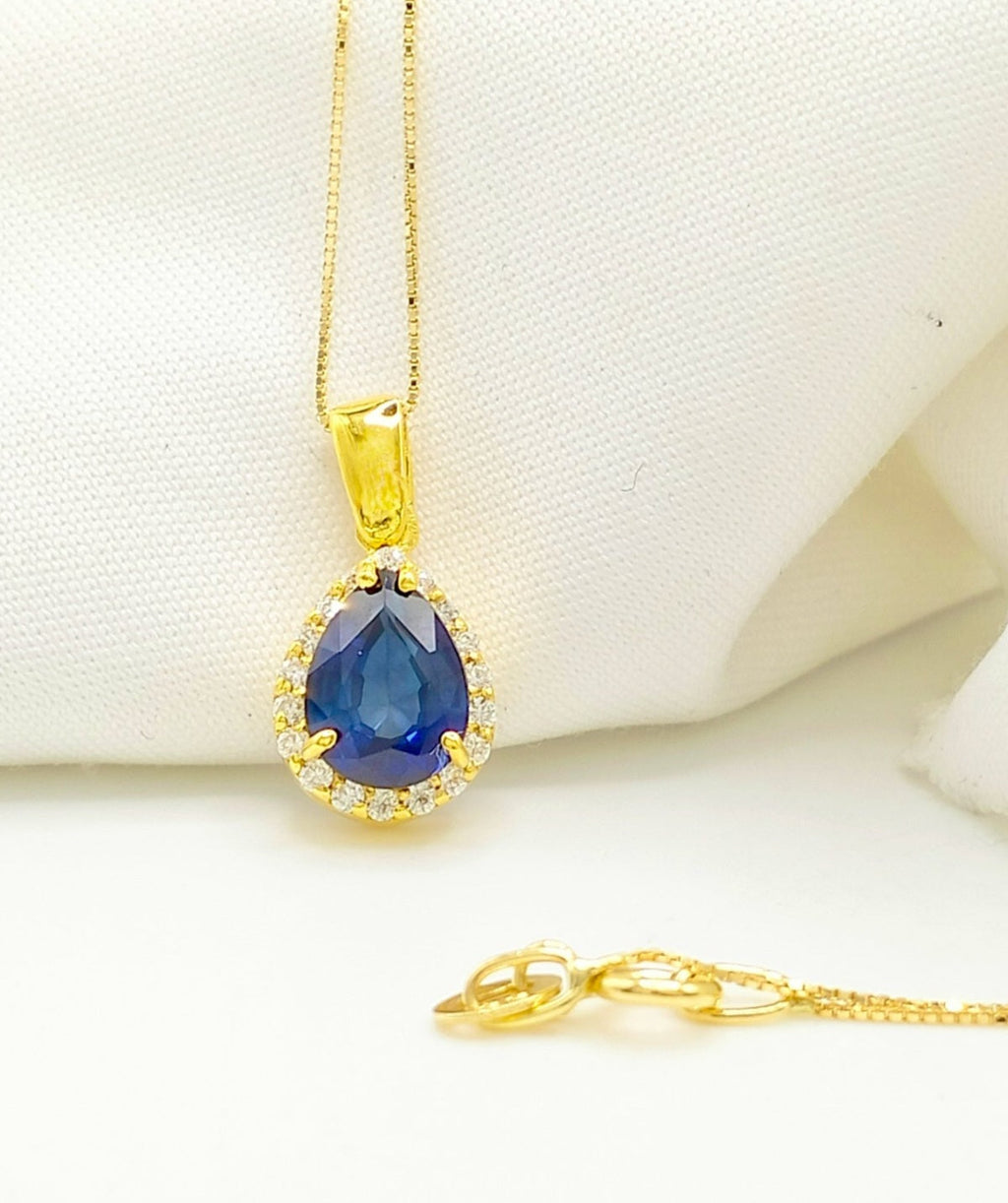 Collana in oro bianco 18k e diamanti naturali e zaffiro naturale 1.80ct