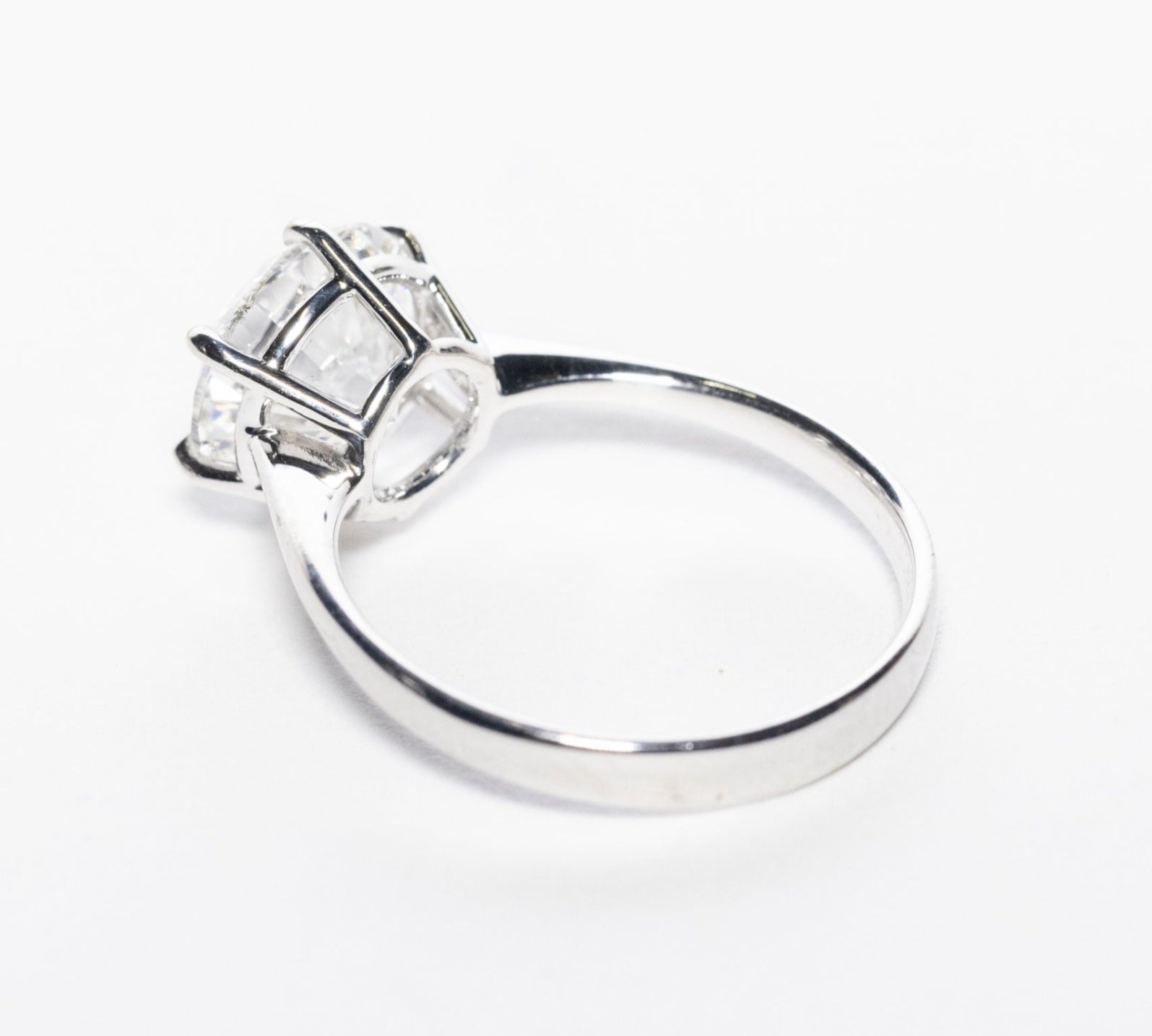 Anello solitario in oro bianco 18k e diamante naturale 1.70ct D IF