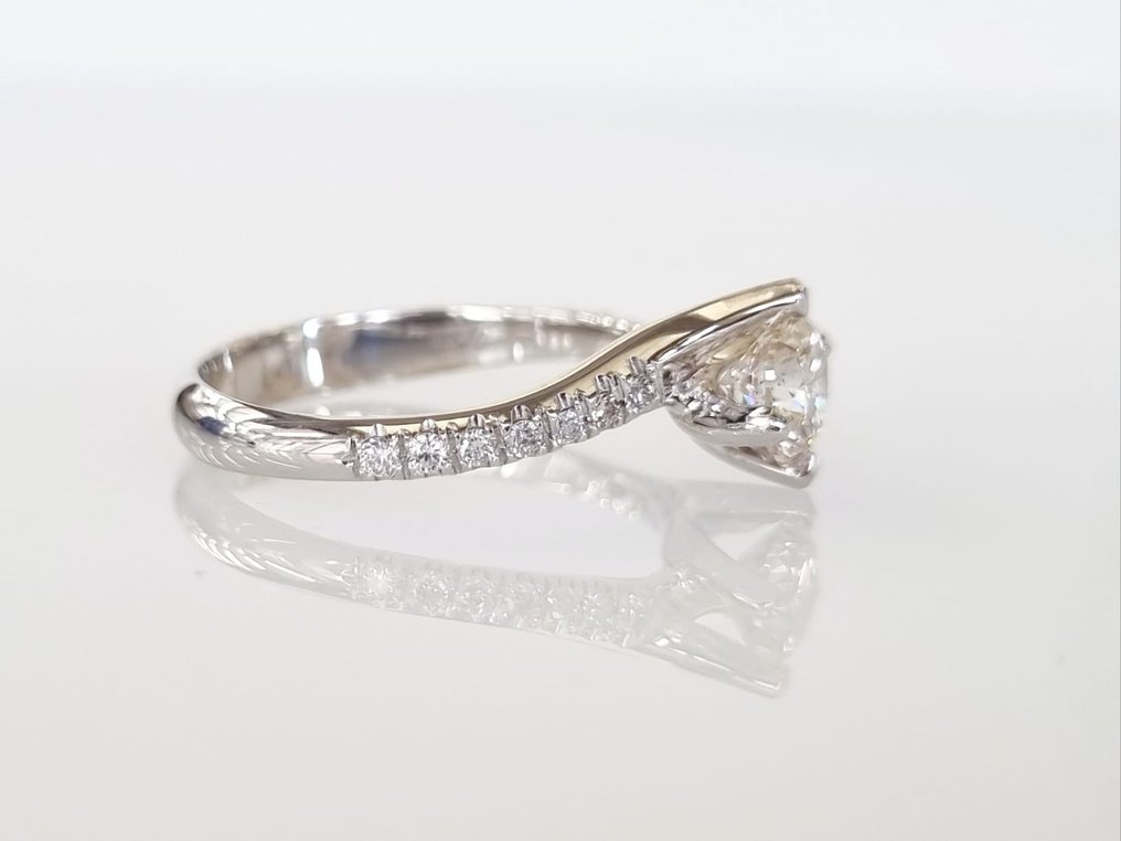 Anello di fidanzamento - 18 carati Oro bianco - 0.87ct. tw. Diamante (Naturale)