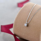 ciondolo punto luce con diamante naturale 0,50 ct