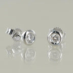 orecchini punto luce a cipollina in oro bianco 18k e 2 diamanti naturali 0,20ct