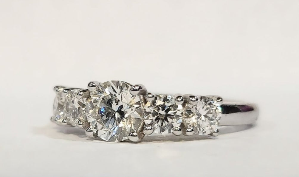 Anello fidanzamento in oro bianco 18k e diamanti naturali certificato igi 1.45ct