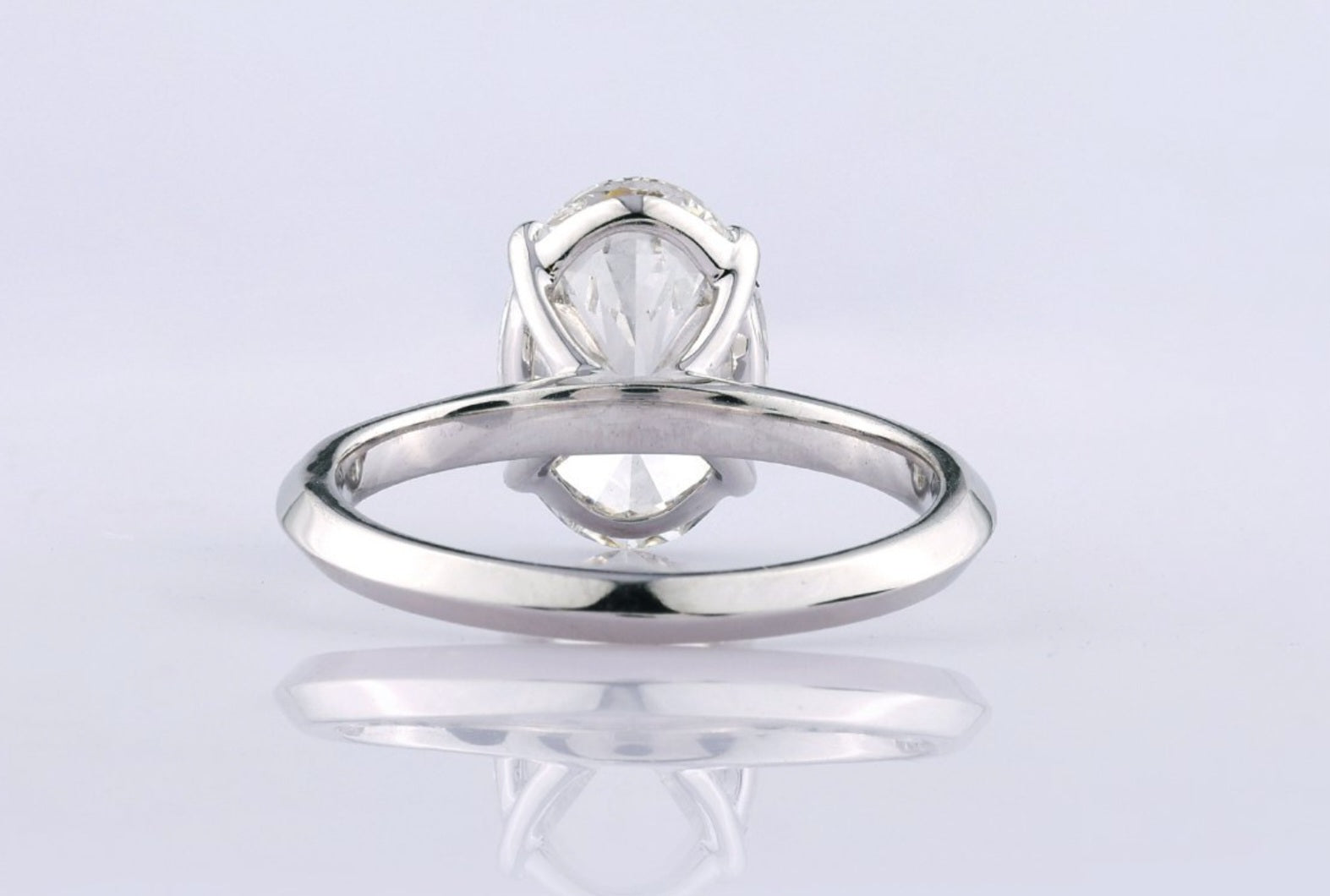 Anello solitario in oro bianco 18k e diamante naturale taglio ovale  2.00ct