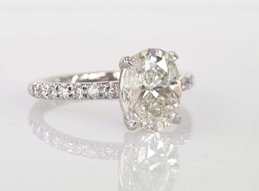 Anello solitario in oro bianco e diamanti naturali ovale 1.99 ct