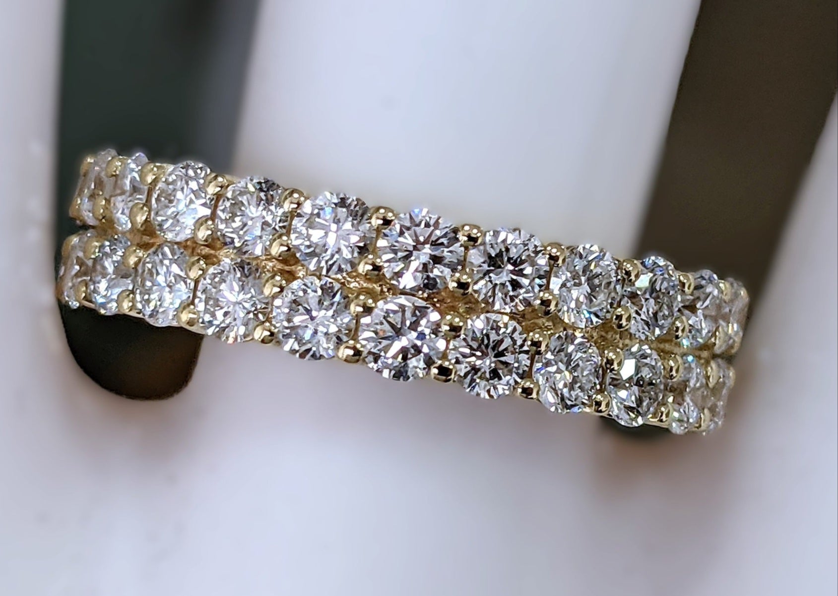 Anello veretta in oro giallo 18k e diamanti naturali 3.60ct