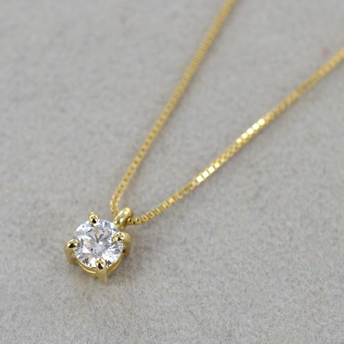 ciondolo punto luce  in oro giallo 18k e diamante naturale 0,50 ct