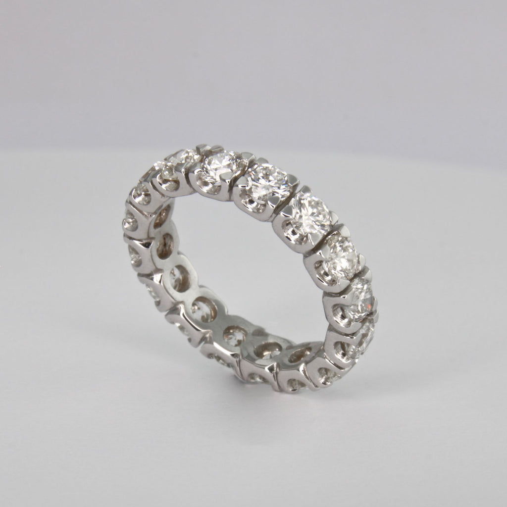 Anello Eternity con 3.00 ct  diamanti Naturali