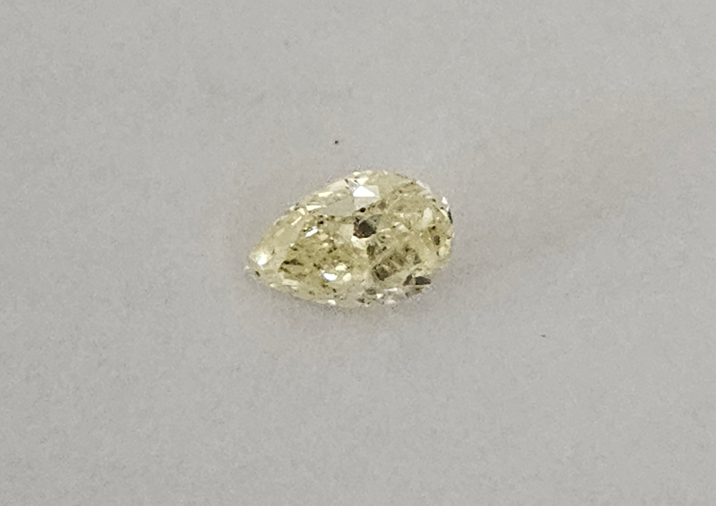 Diamante naturale pera certificato GIA  0.67ct