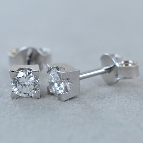 orecchini punto luce quadrato in oro bianco 18k e 2 diamanti naturali 0,90 ct