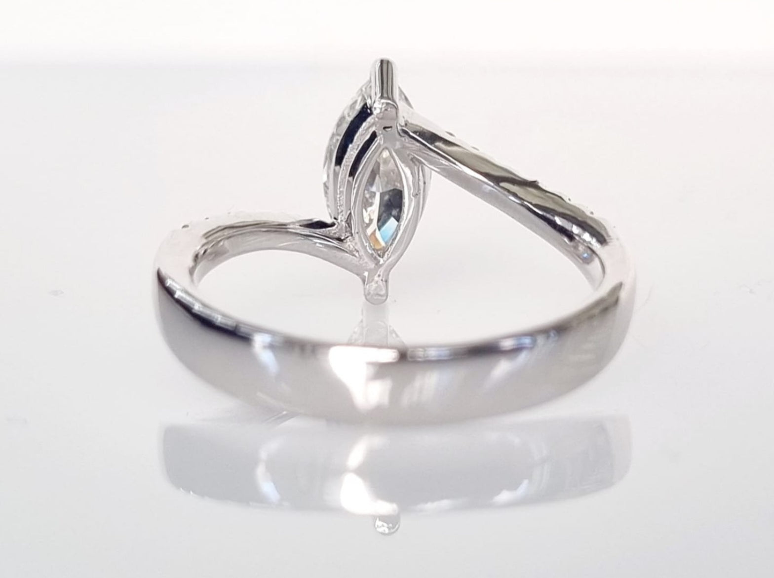 Anello - 18 carati Oro bianco - 0.65ct. tw. Diamante (Naturale)