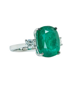 Anello trology in oro bianco e smeraldo 7.30 ct  e diamanti naturali 0.50ct