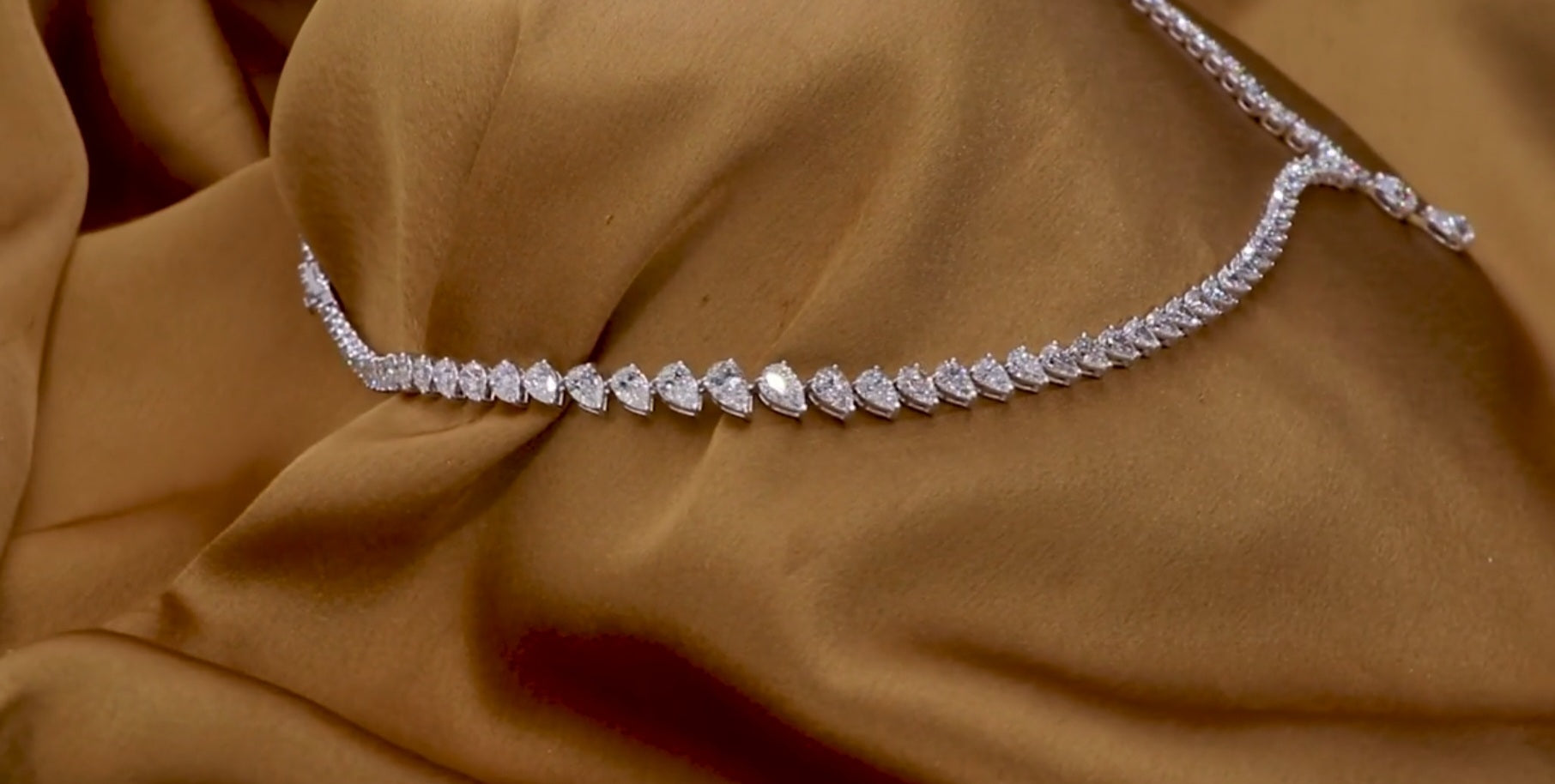 Collana tennis in oro bianco 18k e diamanti naturali 42ct