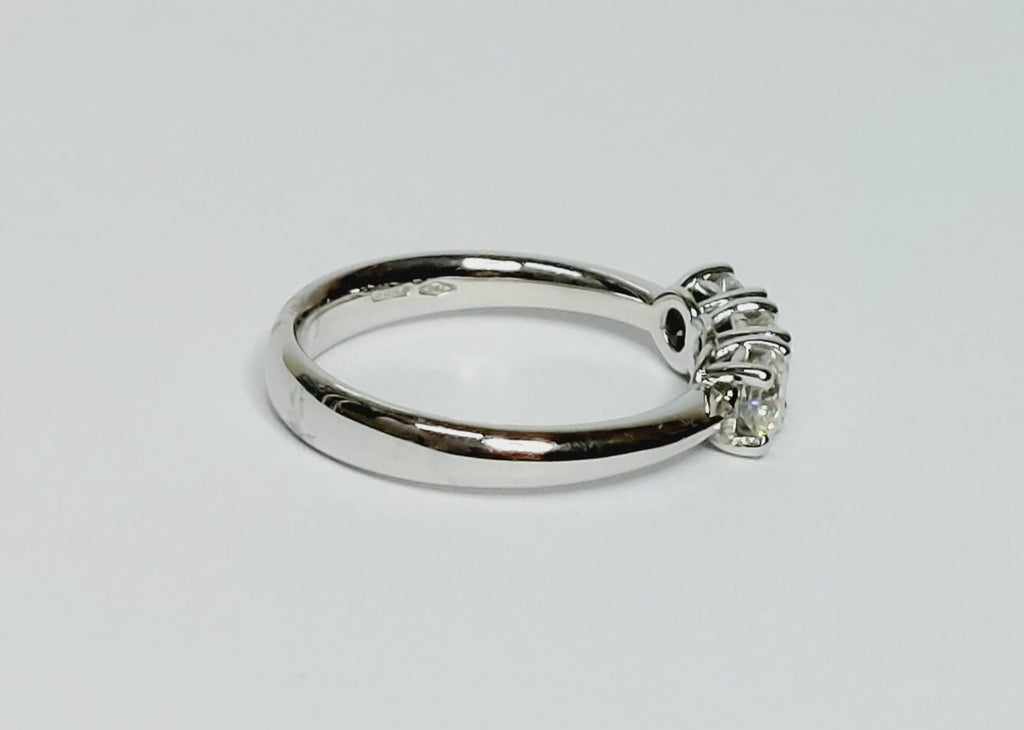anello trilogy in oro bianco 18k con 3 diamanti naturali 0,60ct