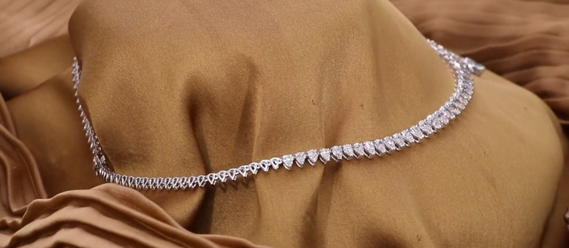 Collana tennis in oro bianco 18k e diamanti naturali 42ct