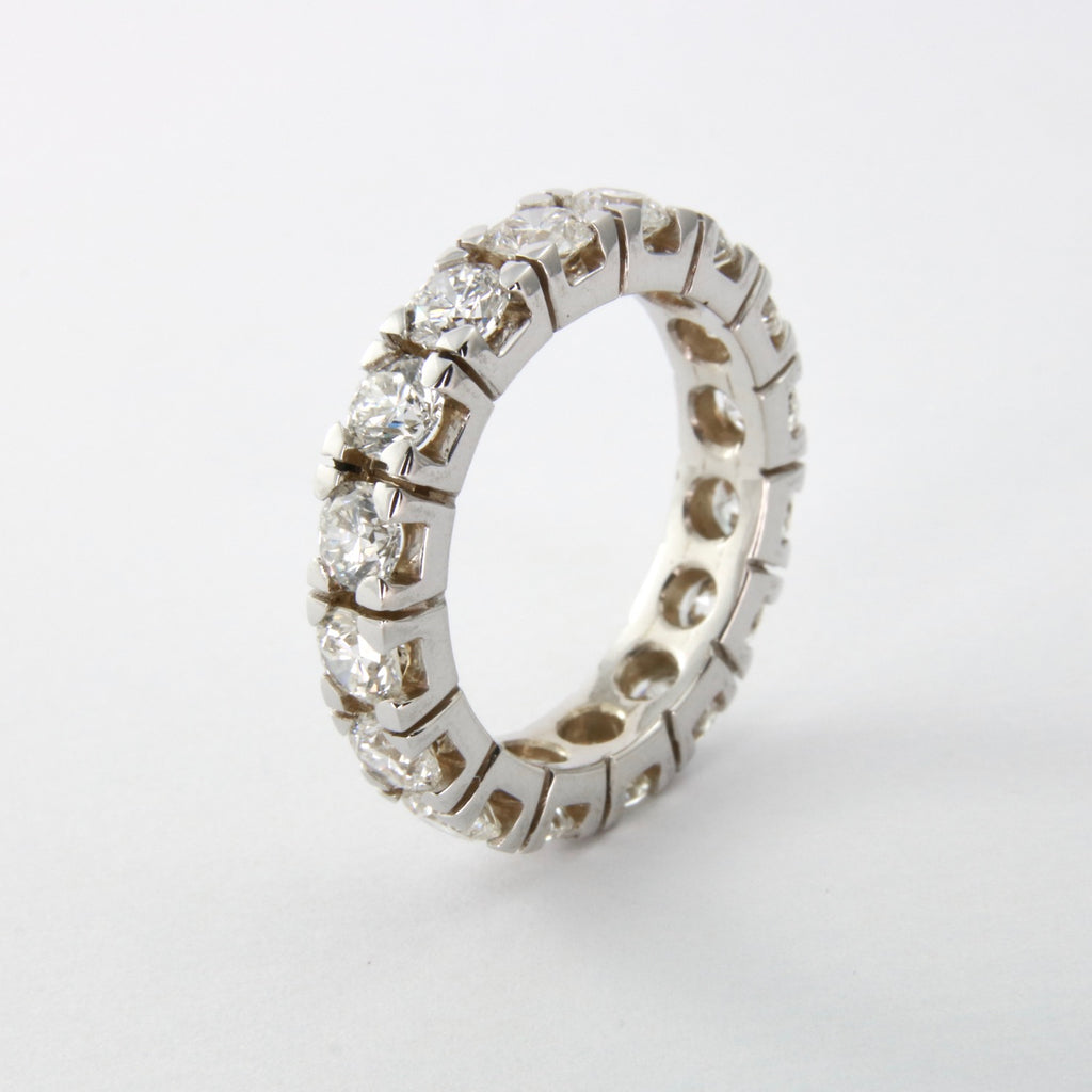 Anello Eternity con 3.50 ct  diamanti Naturali