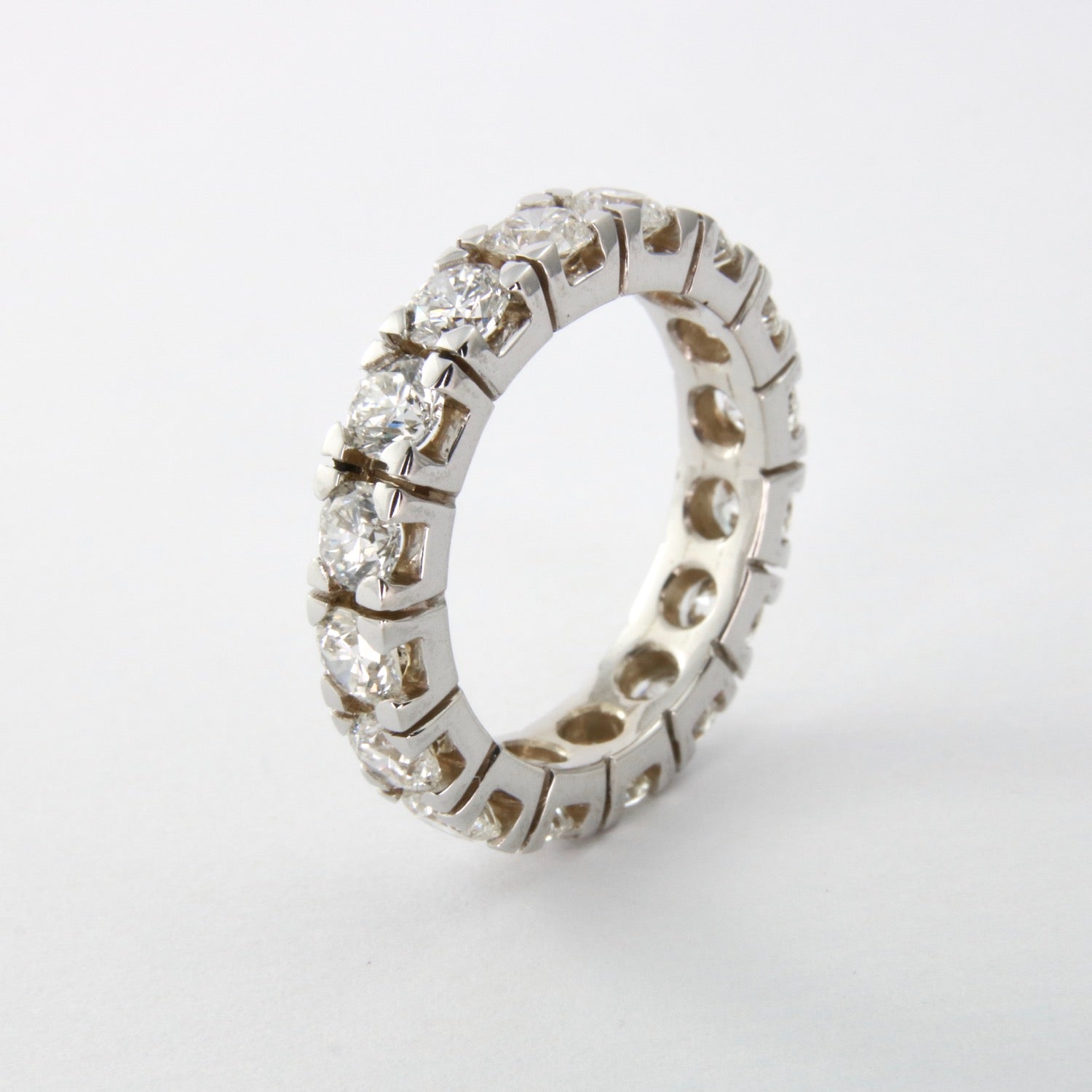 Anello Eternity con 3.50 ct  diamanti Naturali