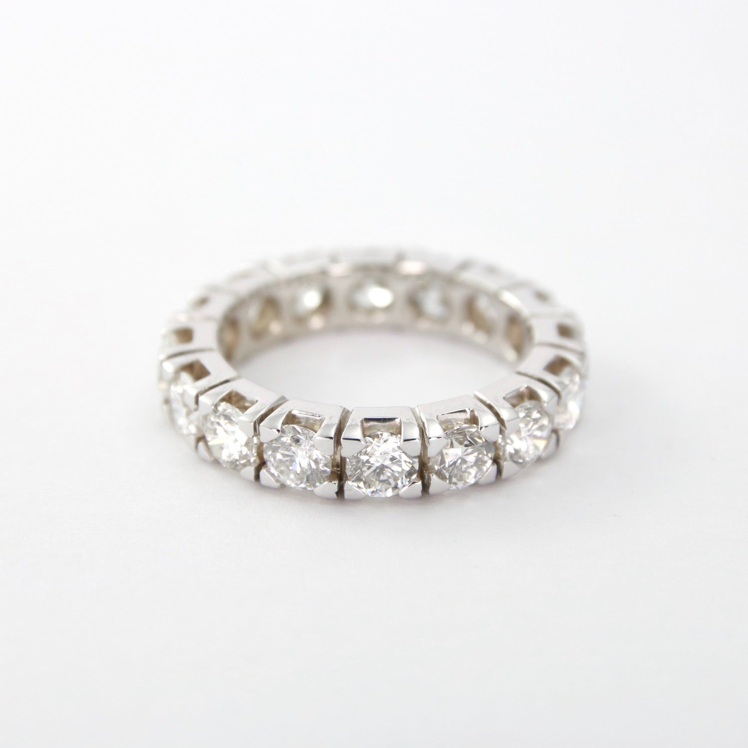 Anello Eternity con 3.50 ct  diamanti Naturali