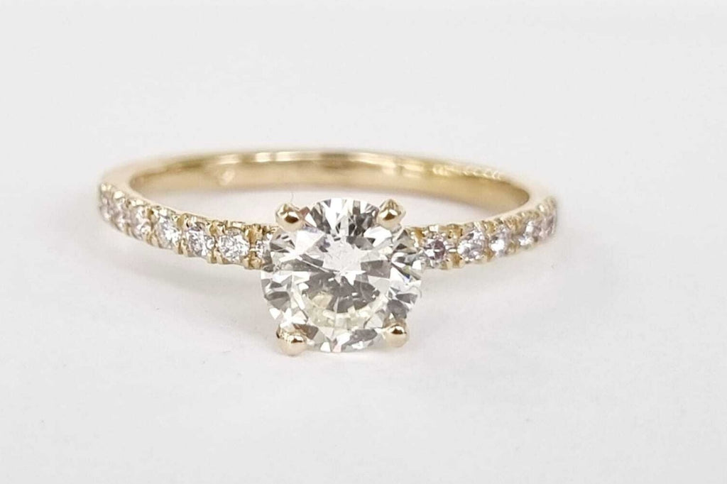 Anello fidanzamento in oro bianco 18k e diamanti naturali certificato igi 0.90ct