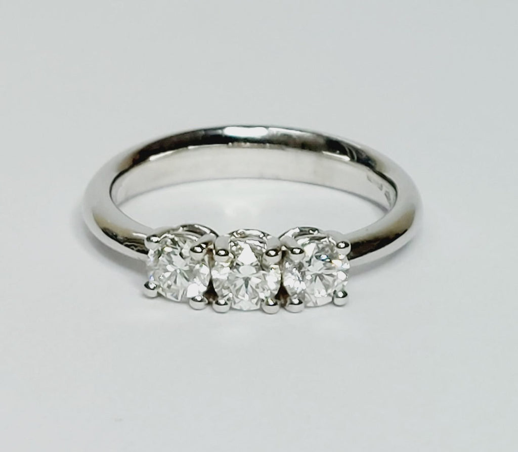 anello trilogy in oro bianco 18k con 3 diamanti naturali 0,60ct