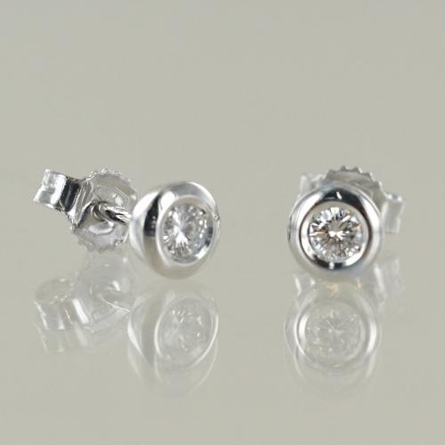 orecchini punto luce a cipollina in oro bianco 18k e 2 diamanti naturali 0,20ct