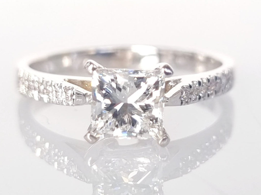 Anello fidanzamento in oro bianco 18k e diamanti naturali certificato igi 1.25ct