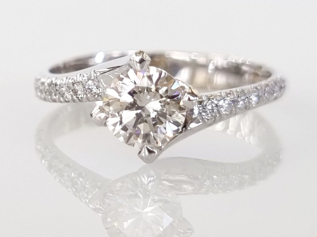 Anello di fidanzamento - 18 carati Oro bianco - 0.87ct. tw. Diamante (Naturale)