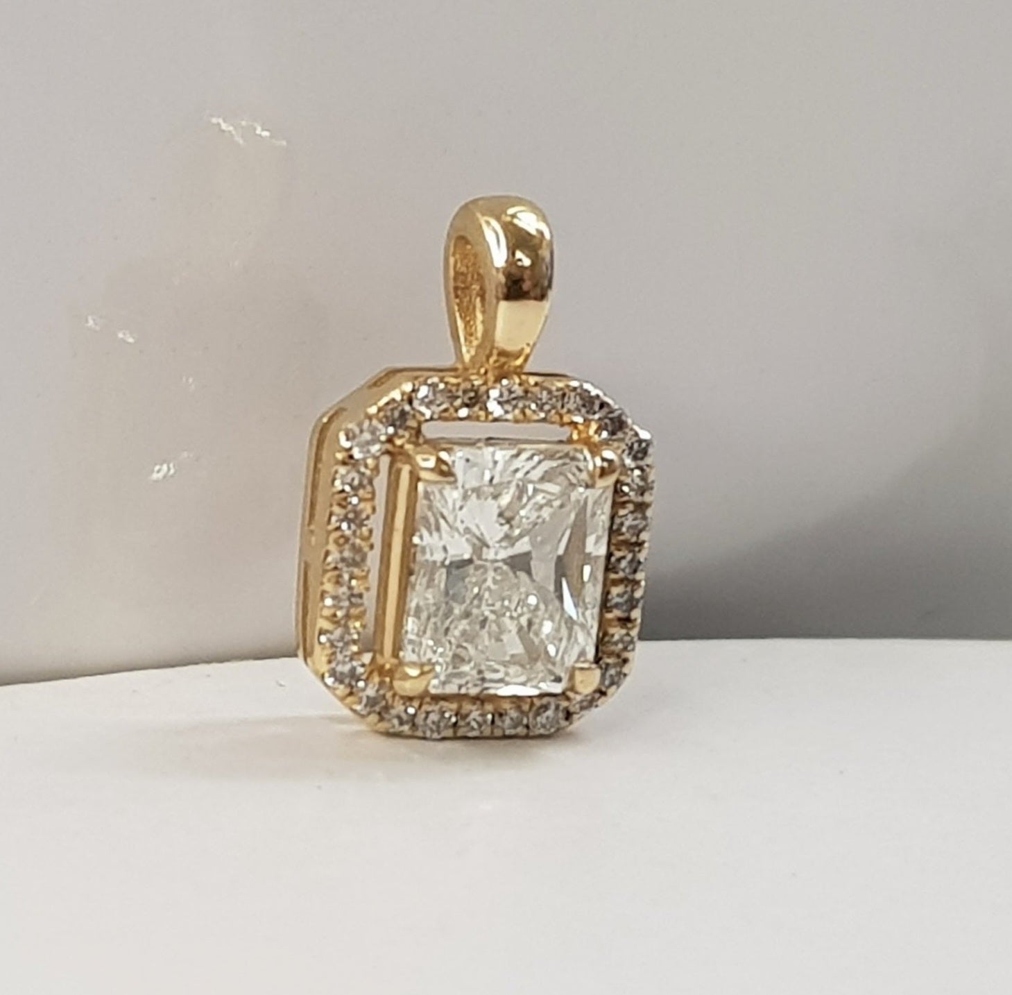 Ciondolo in oro  18k e diamanti naturali princess certificato IGI 1.36ct
