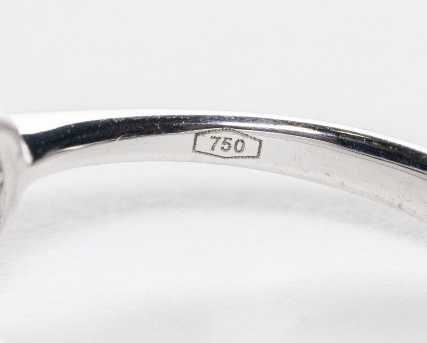 Anello solitario in oro bianco 18k e diamante naturale 1.70ct D IF