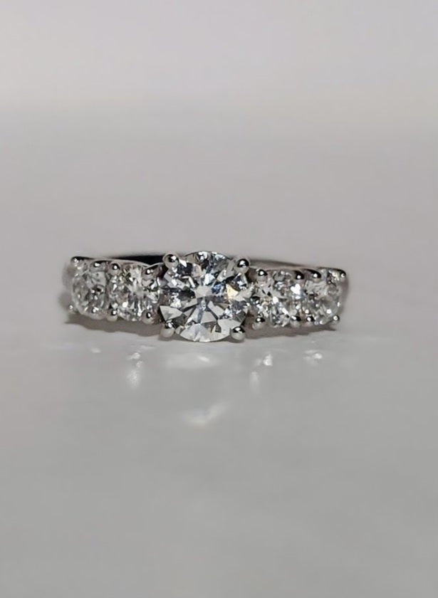 Anello fidanzamento in oro bianco 18k e diamanti naturali certificato igi 1.45ct