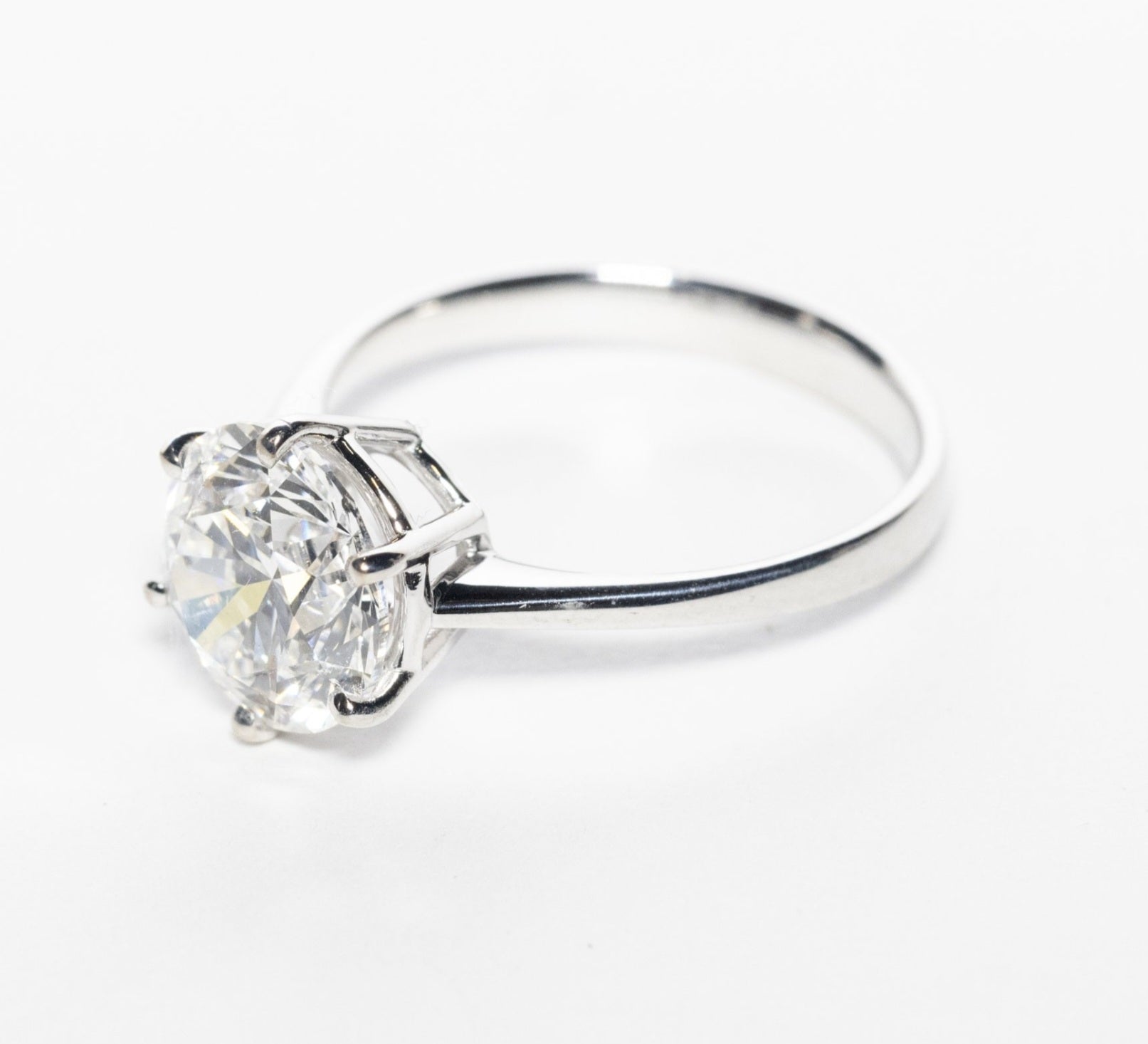 Anello solitario in oro bianco 18k e diamante naturale 1.70ct D IF