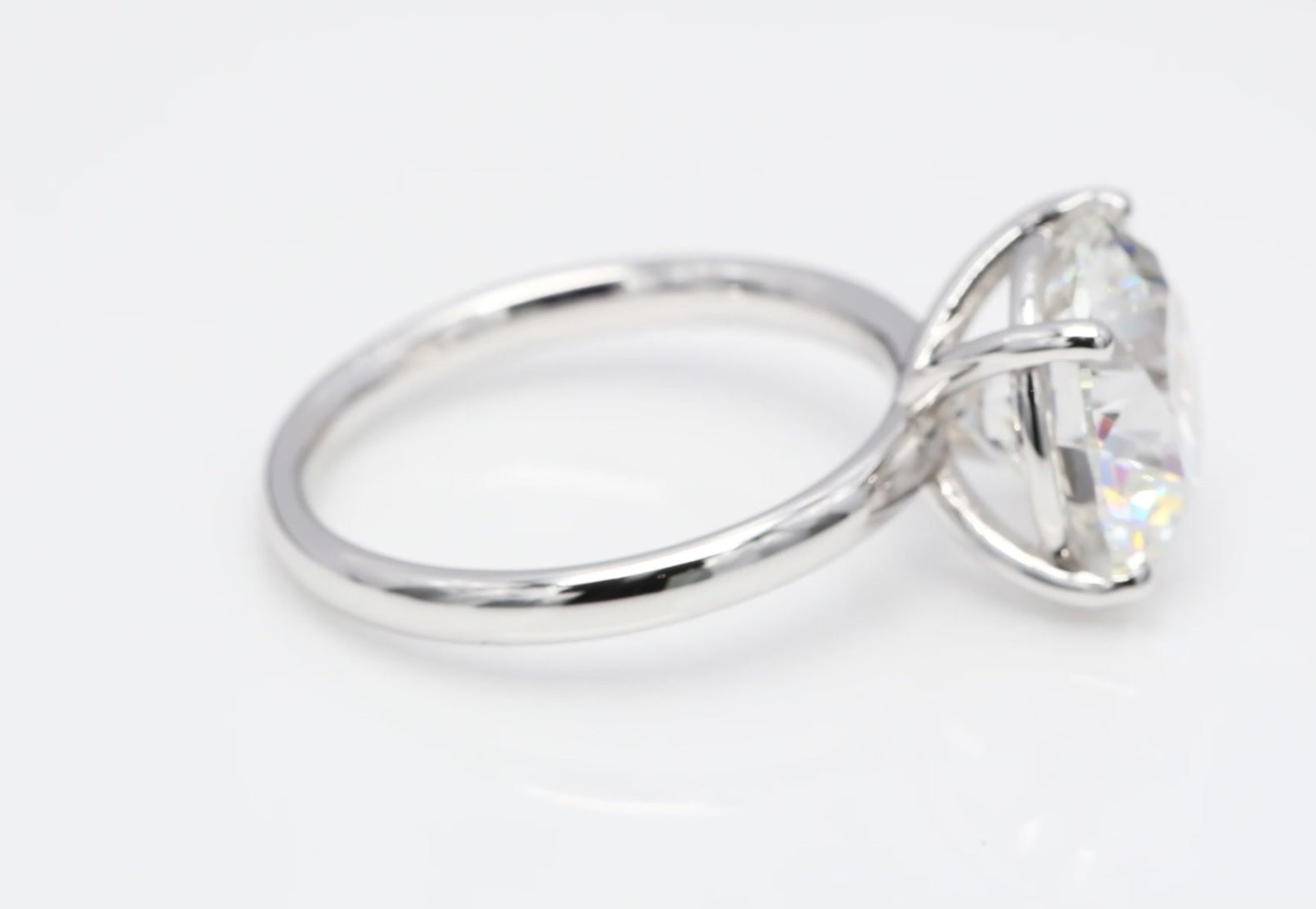 Anello solitario in oro bianco 18k e diamante naturale da 2.02 ct.  D IF