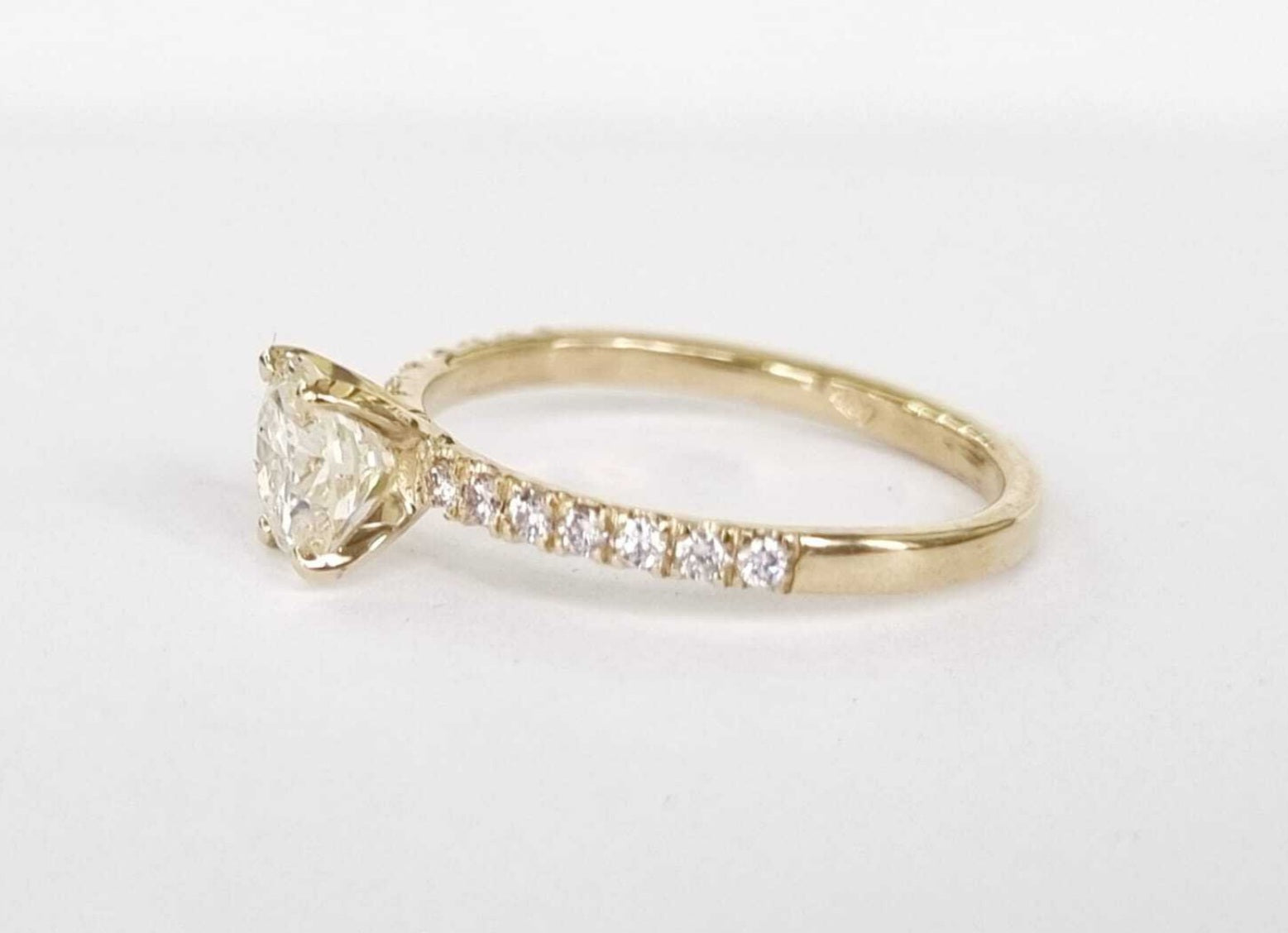 Anello fidanzamento in oro bianco 18k e diamanti naturali certificato igi 0.54ct