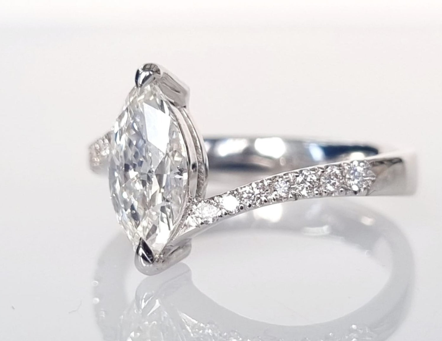 Anello - 18 carati Oro bianco - 0.65ct. tw. Diamante (Naturale)