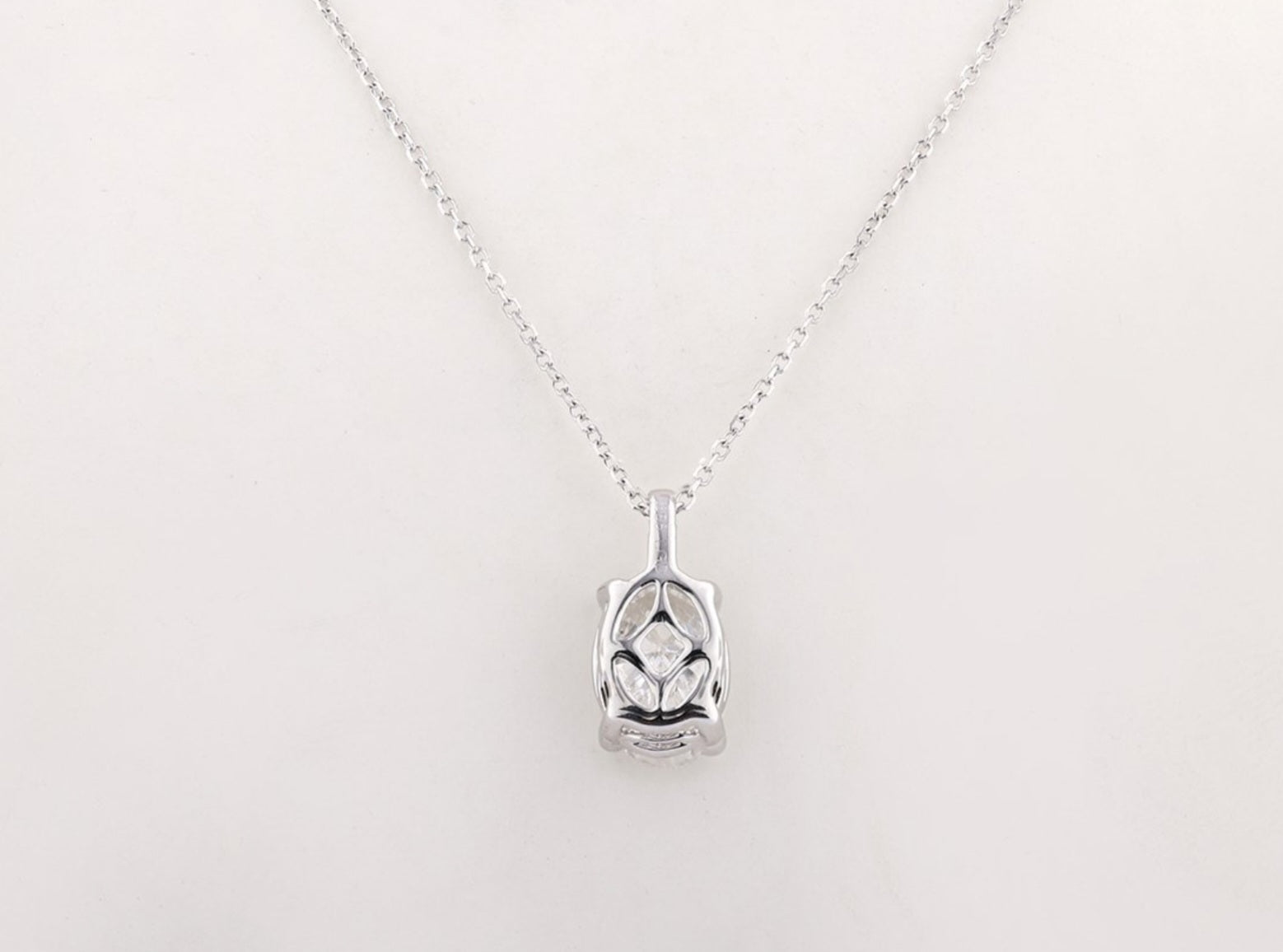 Collana punto luce in oro e diamante naturale ovale 0.50ct