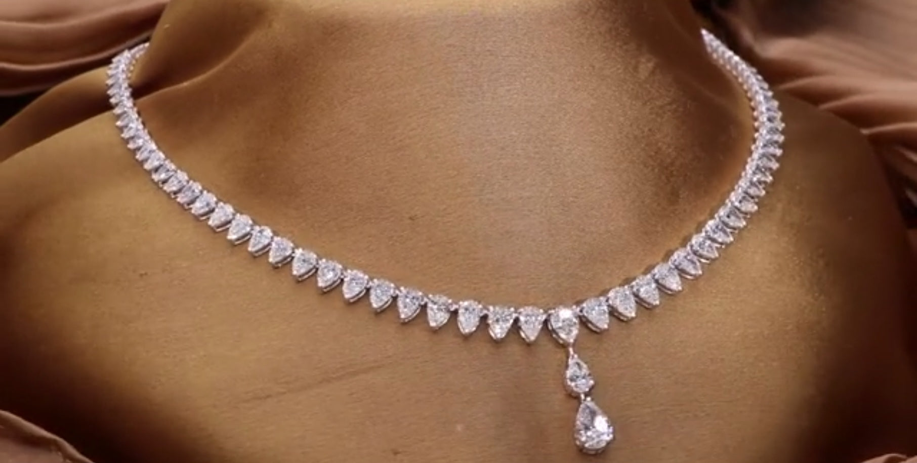 Collana tennis in oro bianco 18k e diamanti naturali 42ct