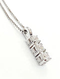 Collana con pendente trilogy con 0.60ct Diamanti Naturali  in oro bianco 18kt