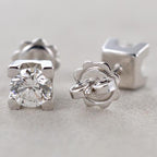 orecchini punto luce quadrato in oro bianco 18k e 2  diamanti naturali 0,20ct