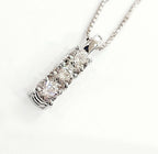 Collana con pendente trilogy con 0.60ct Diamanti Naturali  in oro bianco 18kt