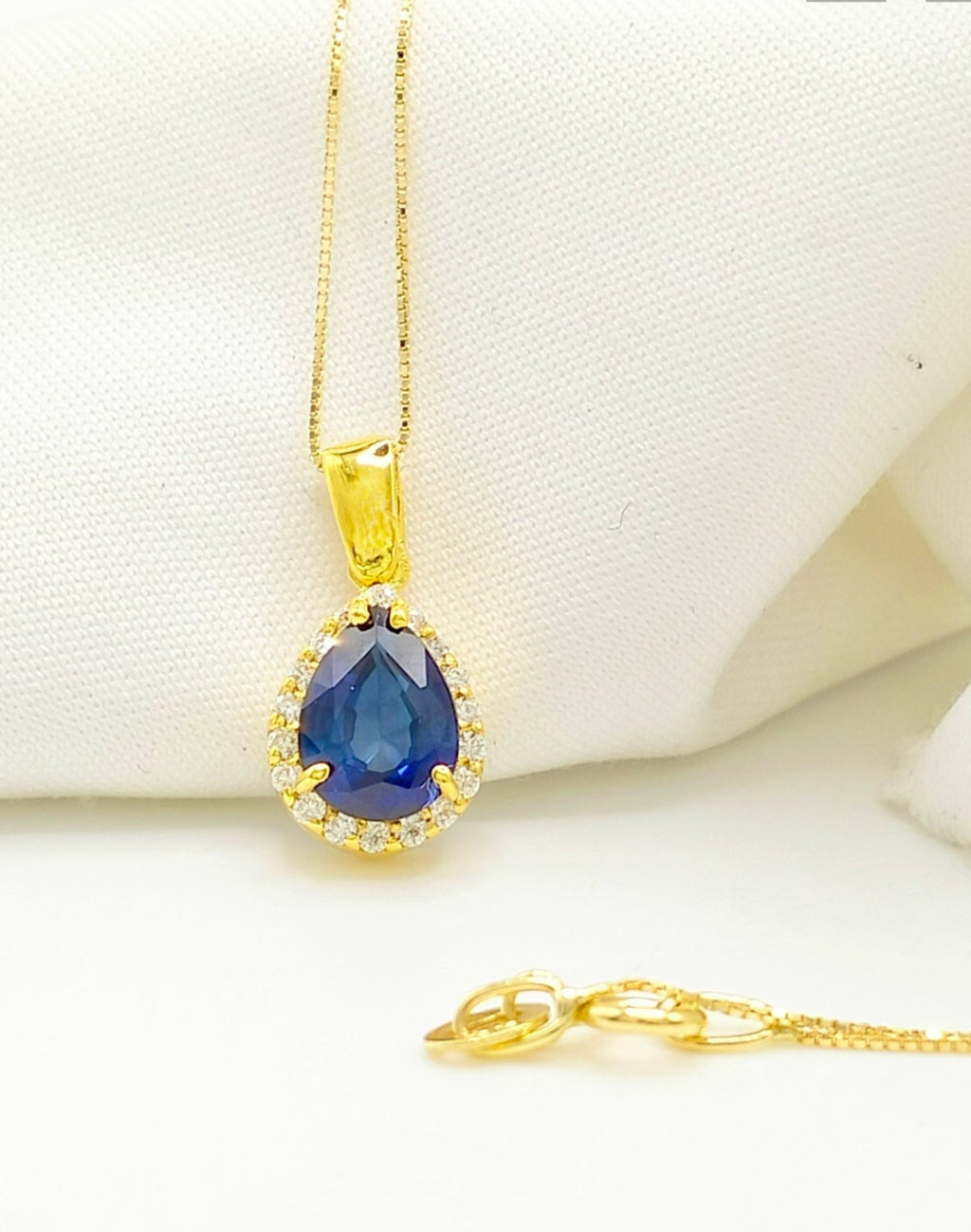 Collana in oro bianco 18k e diamanti naturali e zaffiro naturale 1.80ct