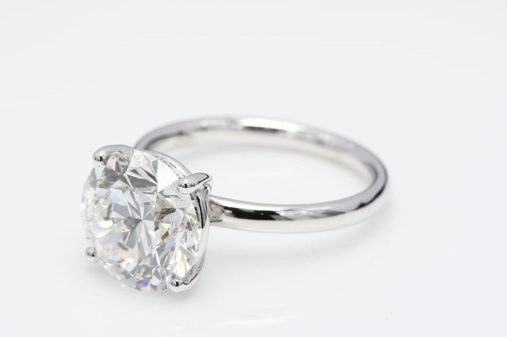 Anello solitario in oro bianco 18k e diamante naturale da 2.02 ct.  D IF